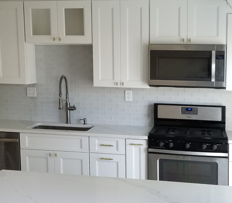 New kitchen cabinets and backsplash in Islip, NY