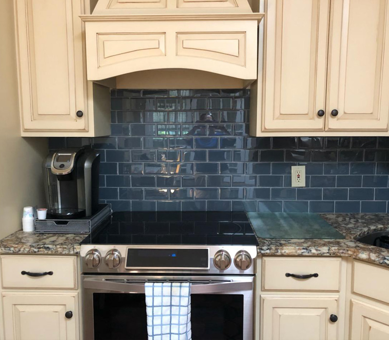 New kitchen cabinets and backsplash in Suffolk County, NY